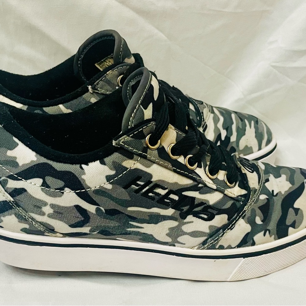 Heelys Black and Gray Camouflage Sneakers